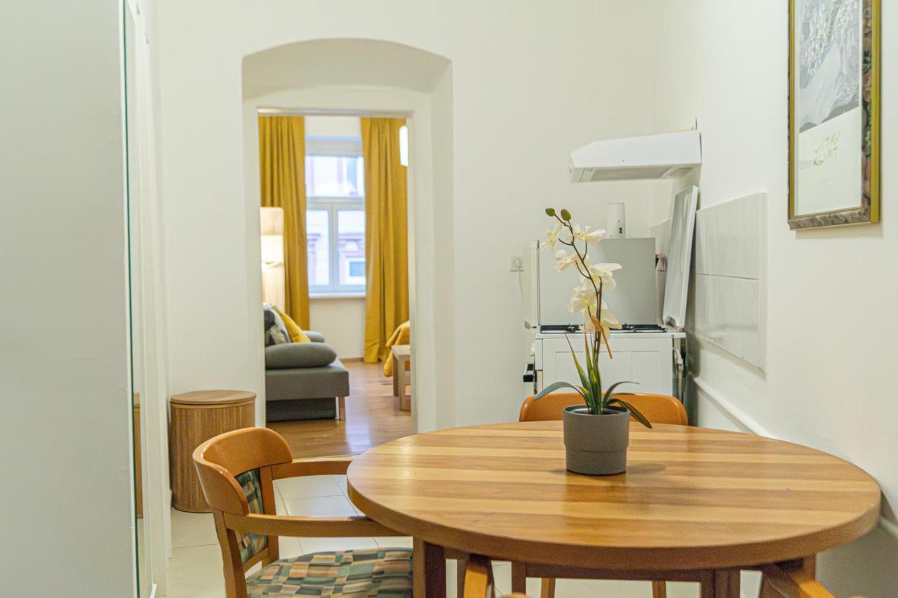 Economy 1Br Apartment Well Connected To The Whole City Vienna Exterior photo