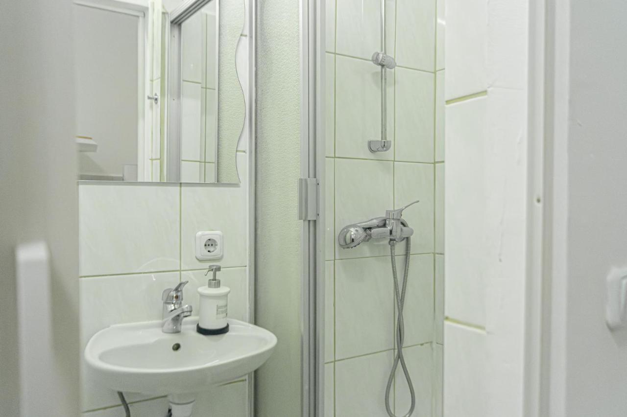 Economy 1Br Apartment Well Connected To The Whole City Vienna Exterior photo